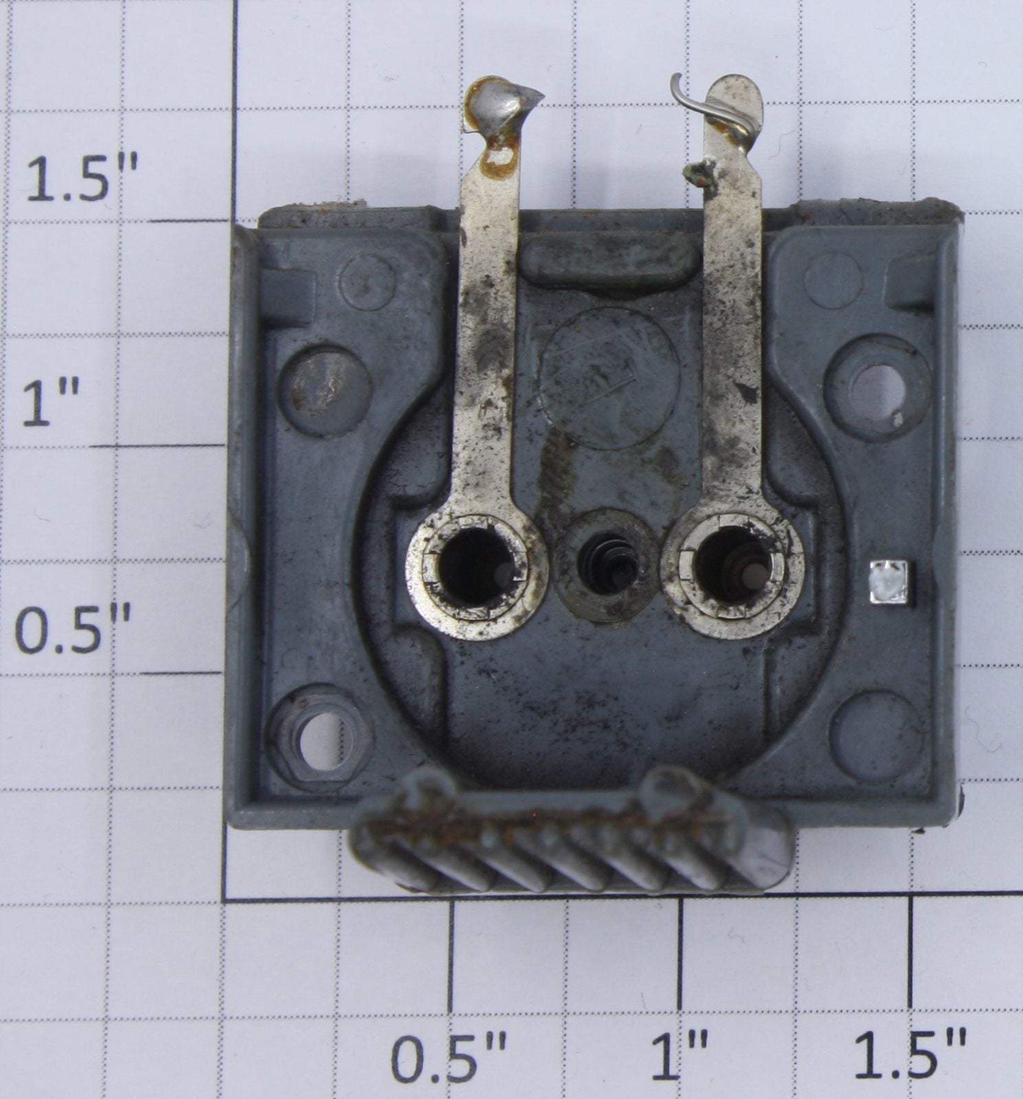 Lionel 69-12X Gray Maintenance Car Brush Plate Assembly with Horn
