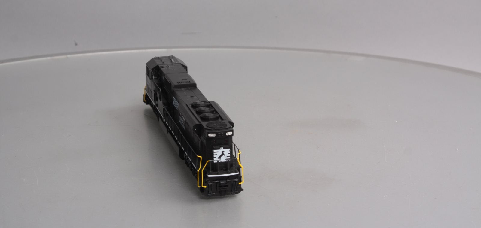 Kato 37-6374 HO Norfolk Southern SD80MAC Locomotive #7210 DC DCC Ready