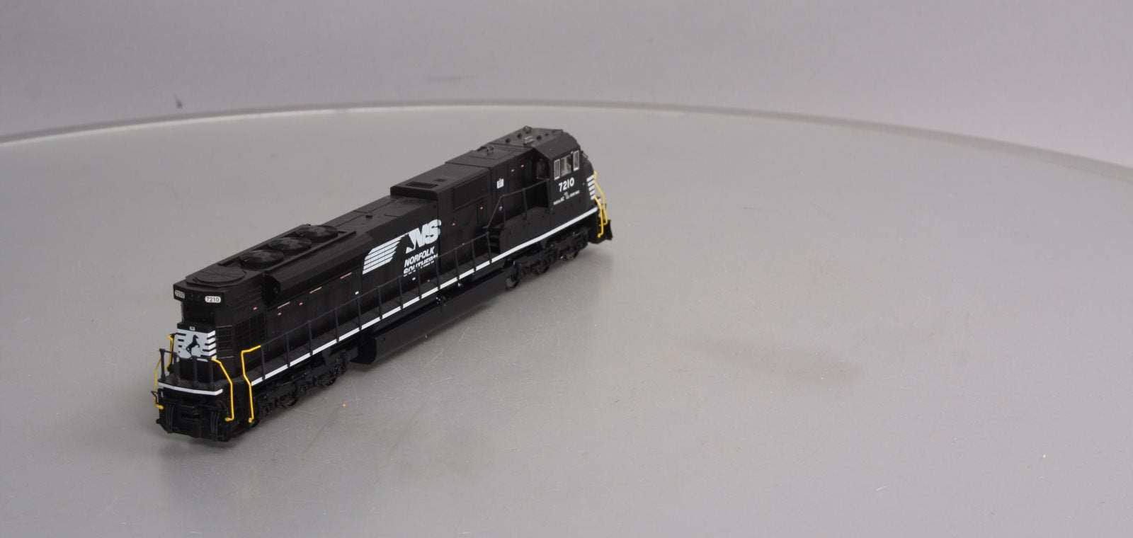 Kato 37-6374 HO Norfolk Southern SD80MAC Locomotive #7210 DC DCC Ready