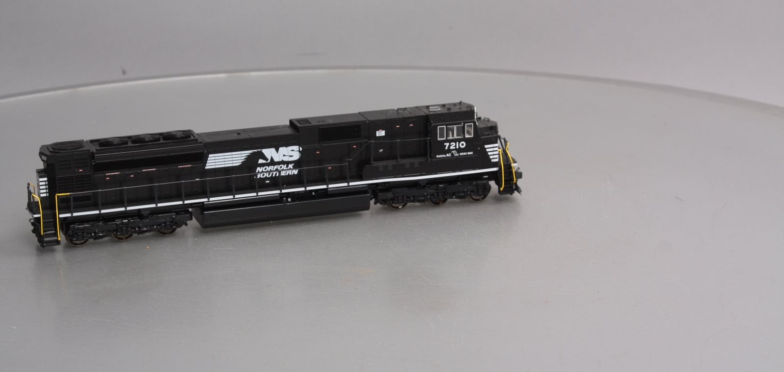 Kato 37-6374 HO Norfolk Southern SD80MAC Locomotive #7210 DC DCC Ready