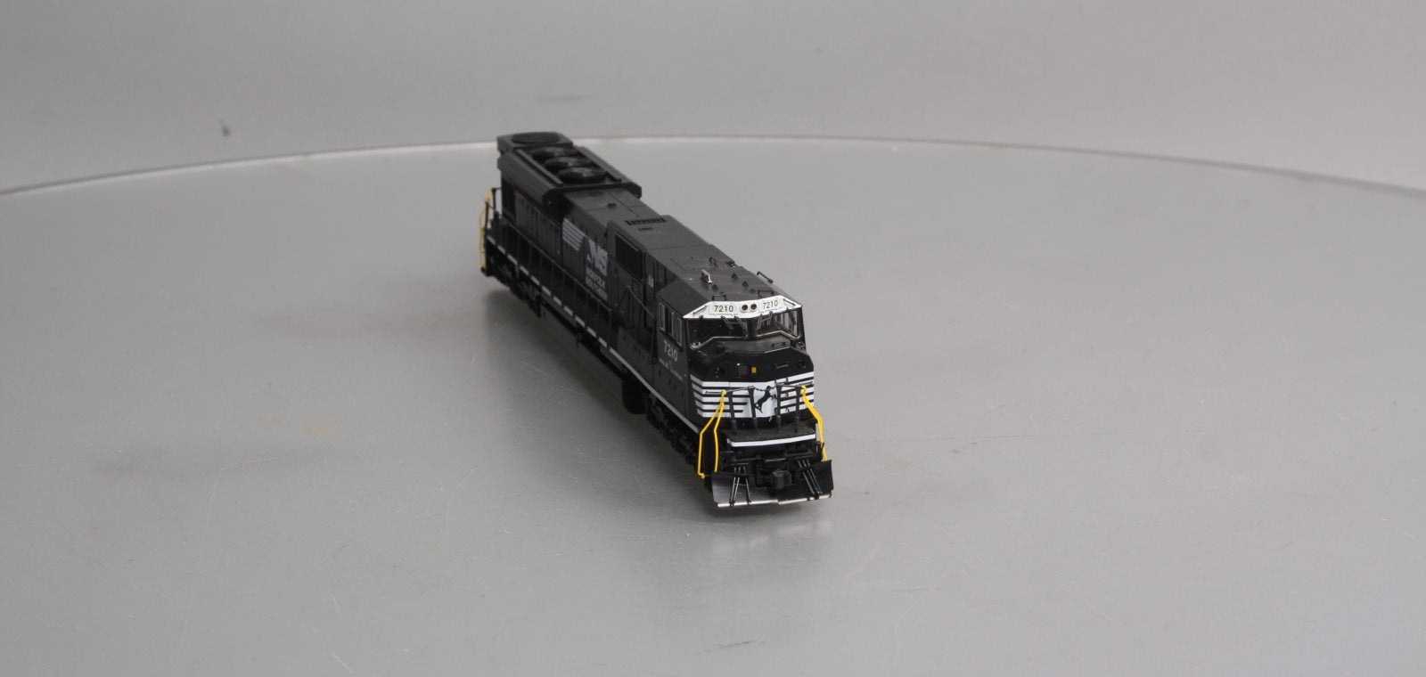 Kato 37-6374 HO Norfolk Southern SD80MAC Locomotive #7210 DC DCC Ready