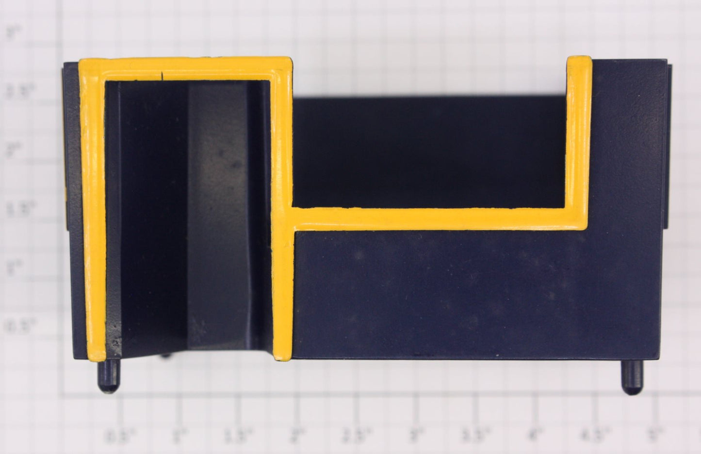 Lionel 12835-17 Navy Blue Fueling Station Building with Yellow Trim