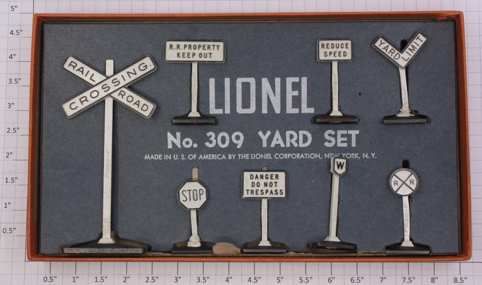 Lionel 309 8-Piece Yard Sign Set in Seperate Sale Box