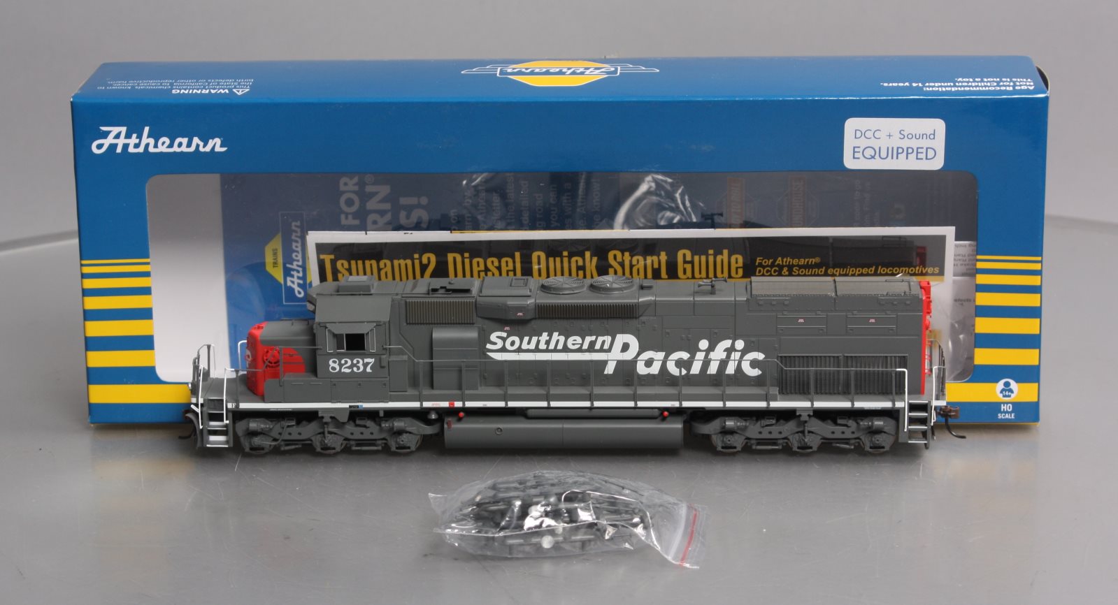 Athearn 73152 HO Southern Pacific SD40T-2 Diesel Locomotive w/DCC & Sound #8237