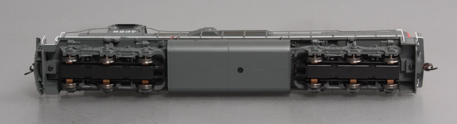 Athearn 73152 HO Southern Pacific SD40T-2 Diesel Locomotive w/DCC & Sound #8237