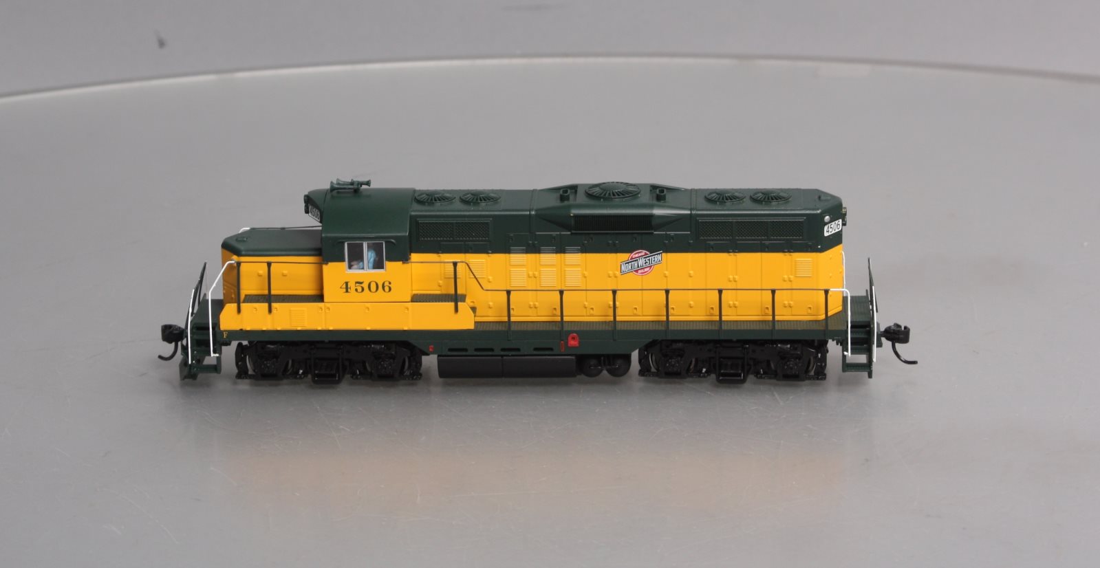 Walthers 910-20406 HO Chicago & North Western EMD GP9 Phase II Diesel Loco #4506