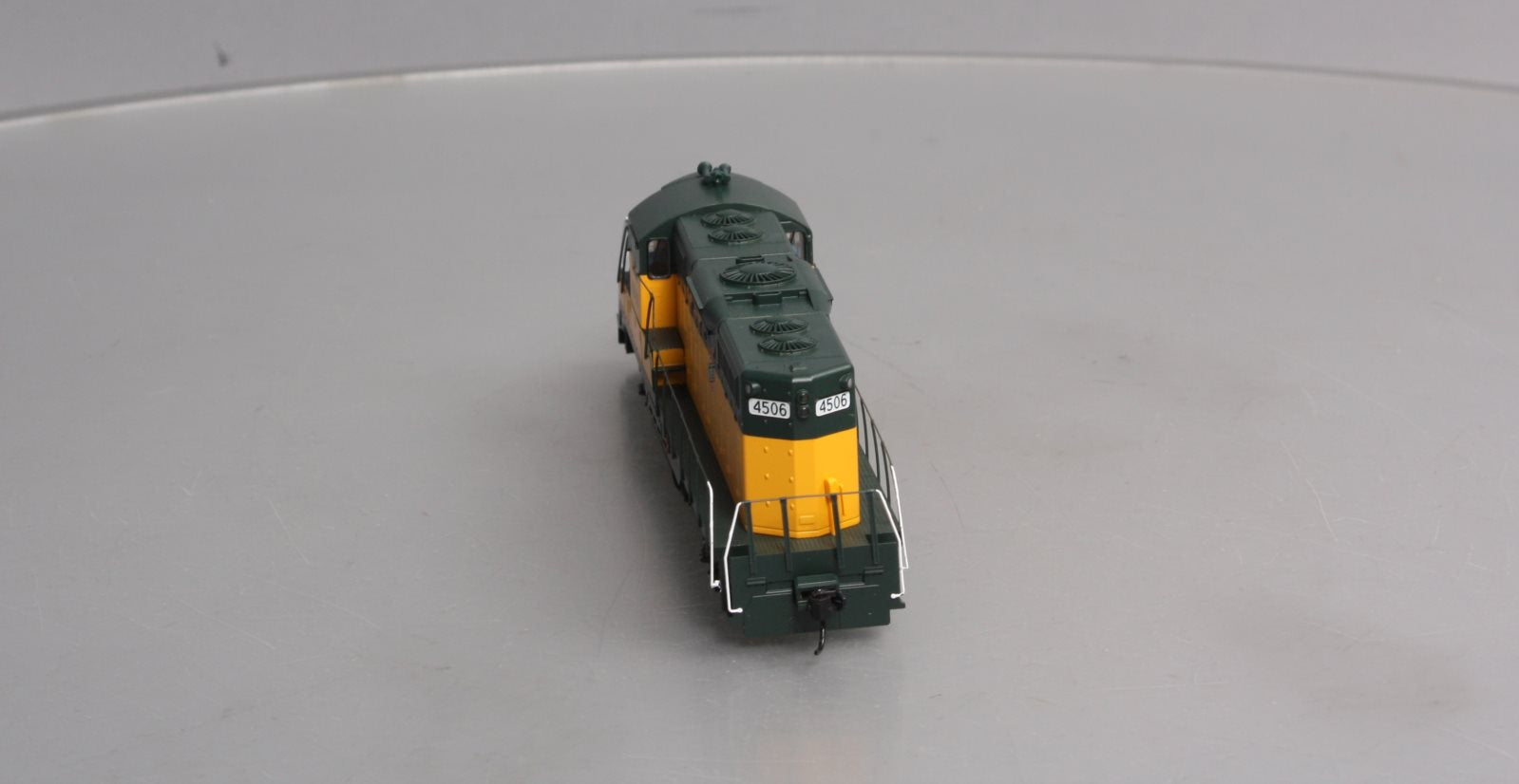 Walthers 910-20406 HO Chicago & North Western EMD GP9 Phase II Diesel Loco #4506