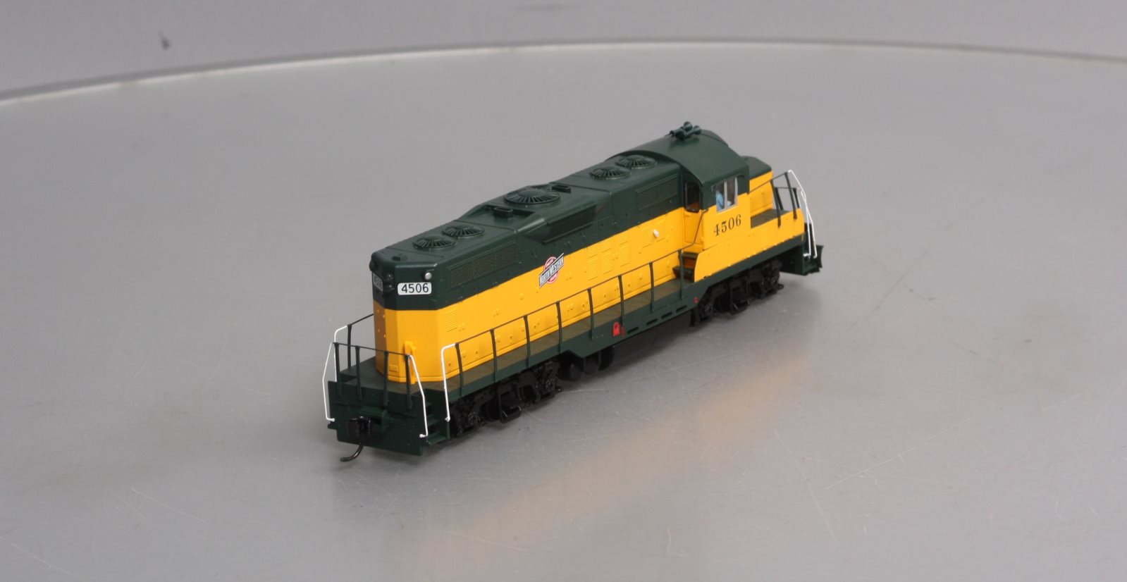 Walthers 910-20406 HO Chicago & North Western EMD GP9 Phase II Diesel Loco #4506