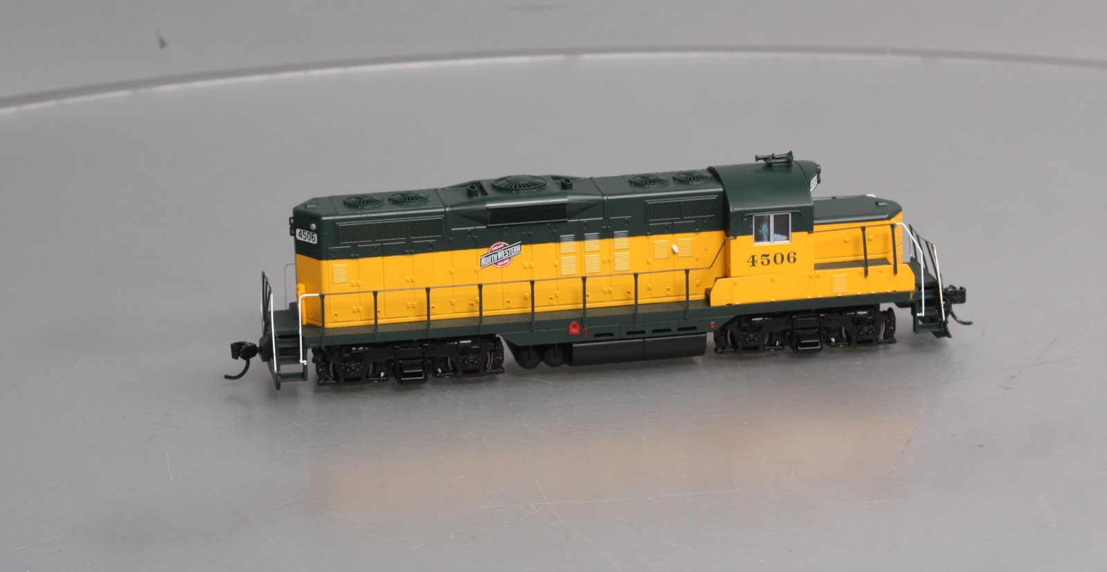 Walthers 910-20406 HO Chicago & North Western EMD GP9 Phase II Diesel Loco #4506