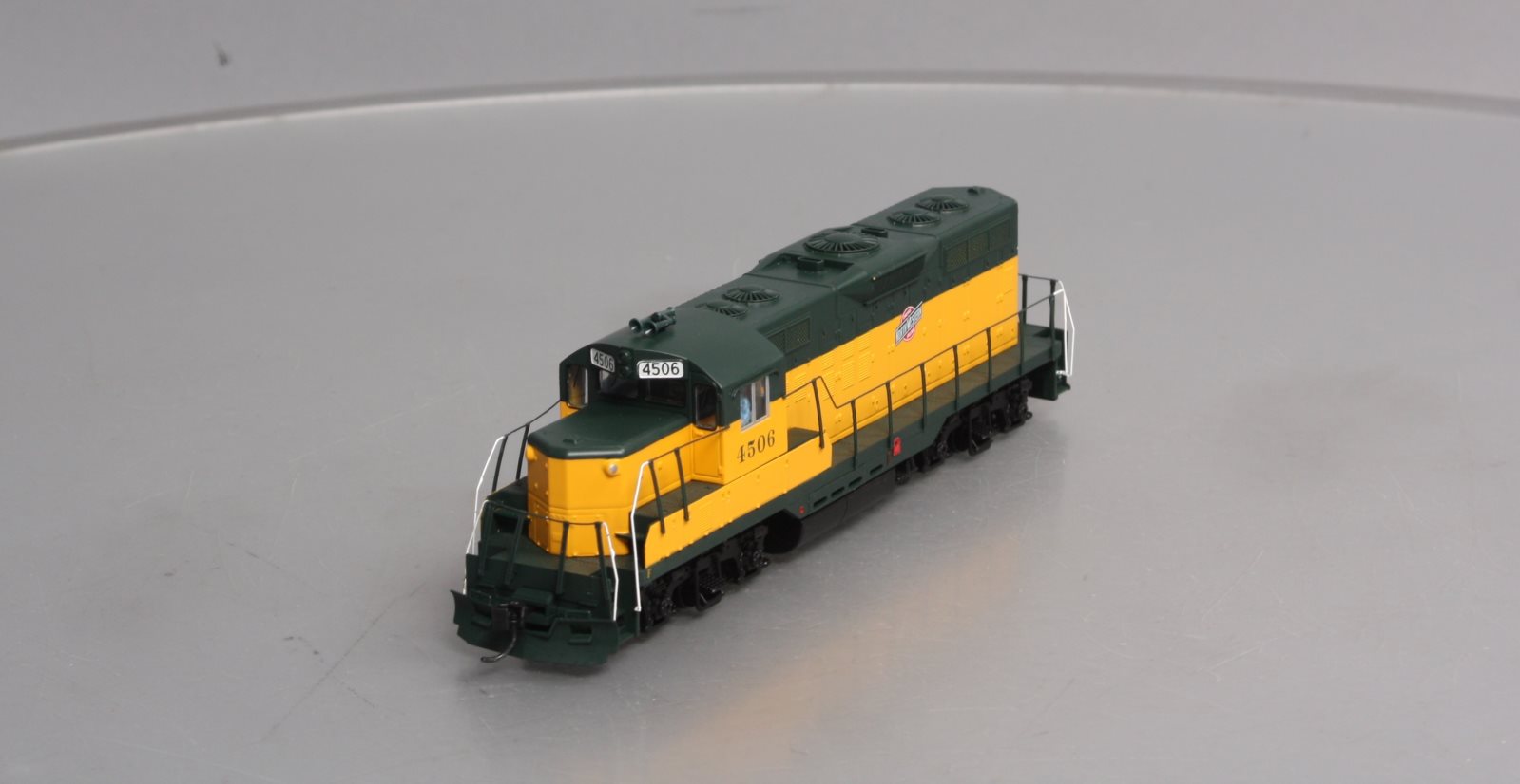 Walthers 910-20406 HO Chicago & North Western EMD GP9 Phase II Diesel Loco #4506