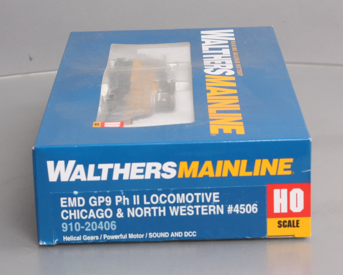 Walthers 910-20406 HO Chicago & North Western EMD GP9 Phase II Diesel Loco #4506