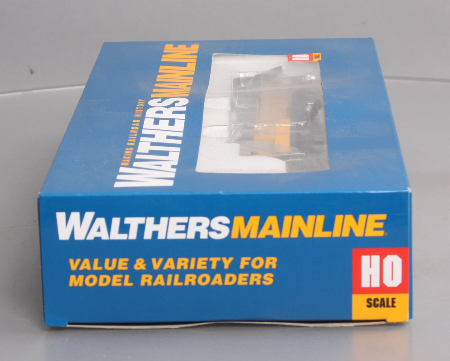 Walthers 910-20406 HO Chicago & North Western EMD GP9 Phase II Diesel Loco #4506