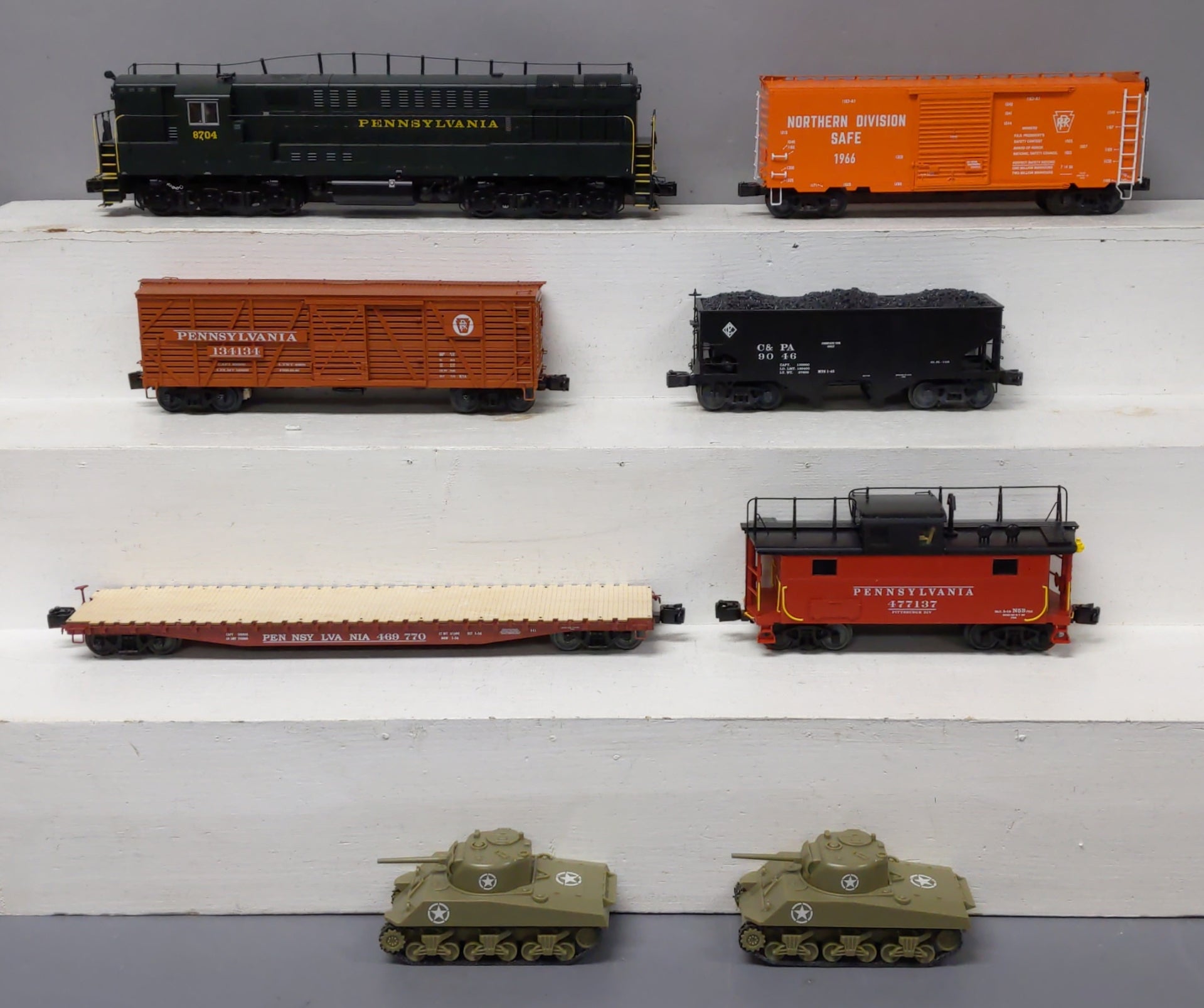 Lionel 2022100 Pennsylvania Train Master O Gauge Diesel Freight Train Set