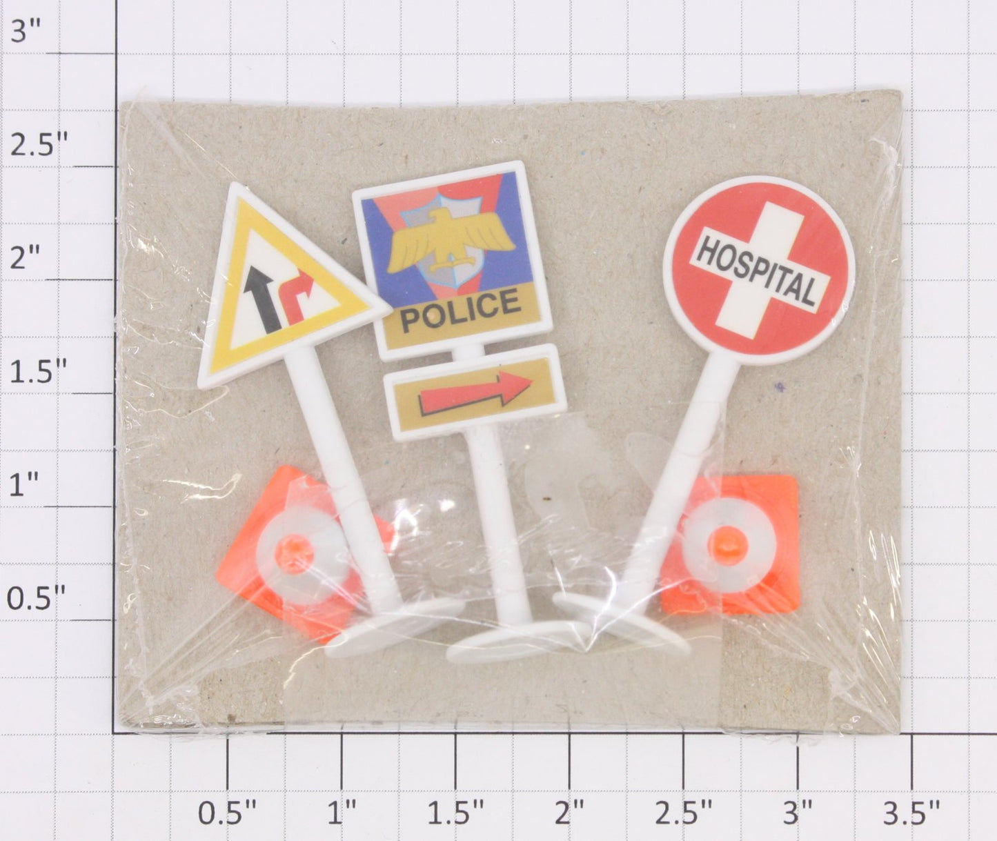 Acme 0228-7 O Gauge Road Sign Pedestrian Signs and Cones (Set of 5)