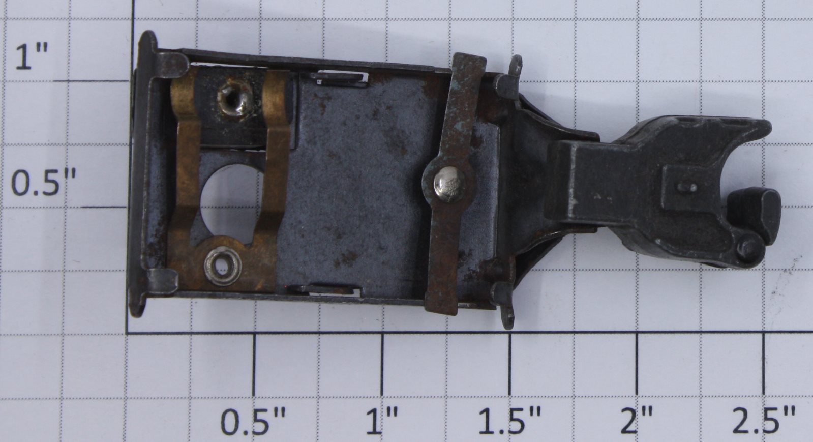 Lionel 483-2 Base Plate with Slide Shoe without Thumb Release Tab