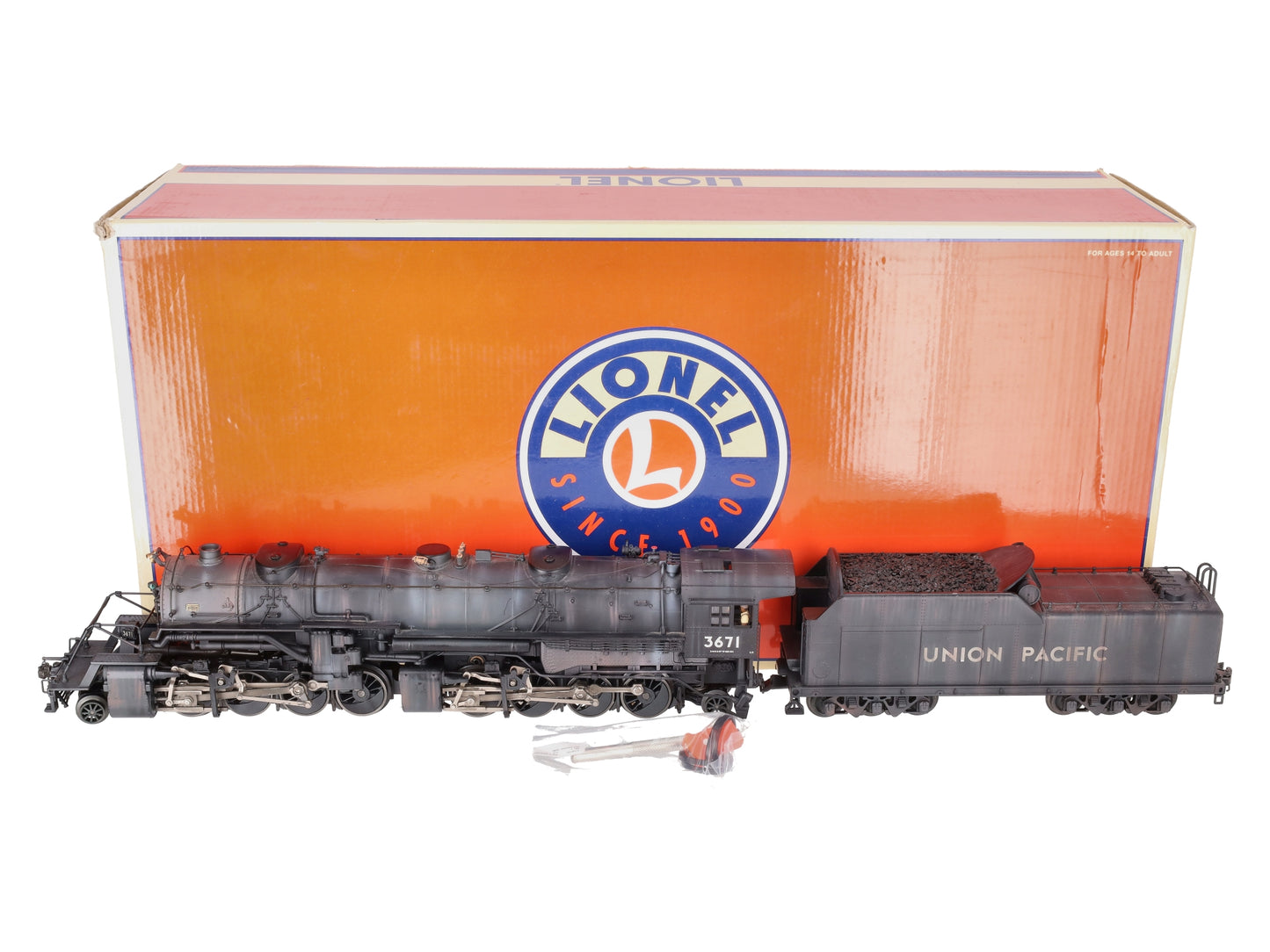 Lionel 6-82995 O Gauge Weathered Union Pacific Y-3 Steam Loco & Tender #3671