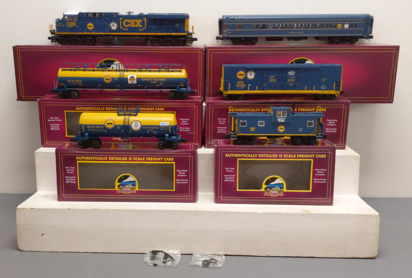 MTH 20-20513-1 O Gauge CSX ES44 Loco Safety Electric Train Set w Proto-Sound 3.0