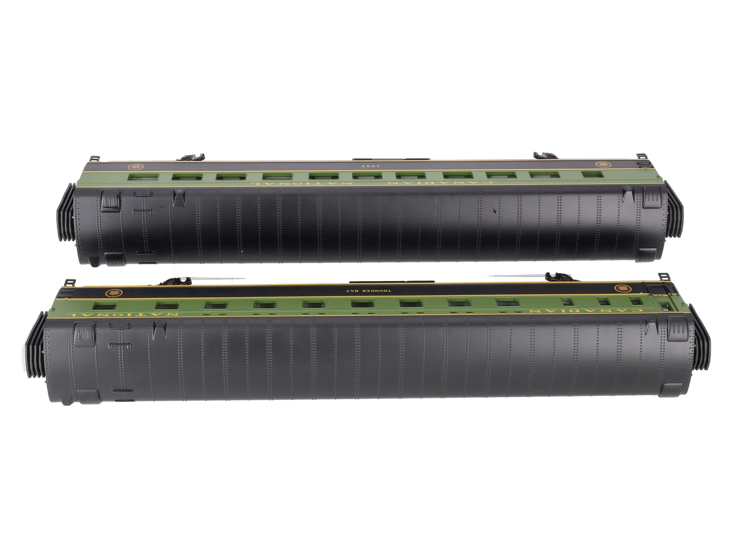 MTH 20-6674 O CN 70' Streamlined Sleeper/Diner Passenger Car Set (Set of 2) LN/Box