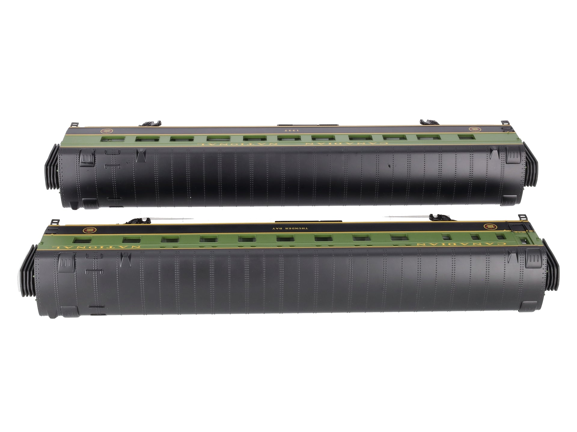 MTH 20-6674 O CN 70' Streamlined Sleeper/Diner Passenger Car Set (Set of 2) LN/Box
