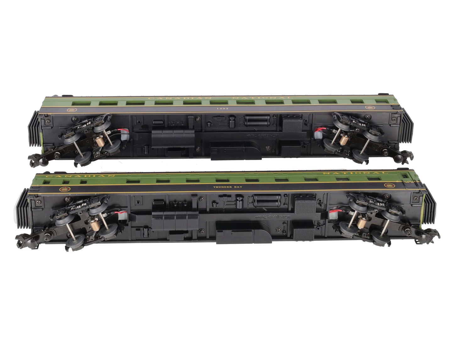 MTH 20-6674 O CN 70' Streamlined Sleeper/Diner Passenger Car Set (Set of 2) LN/Box