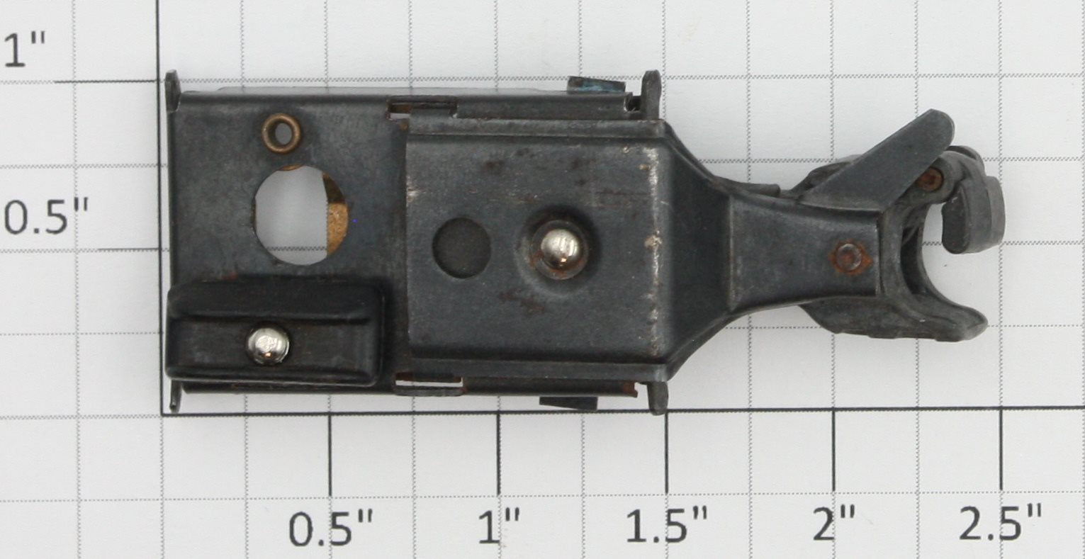 Lionel 483-2X Base Plate with Operating Coupler and Tab