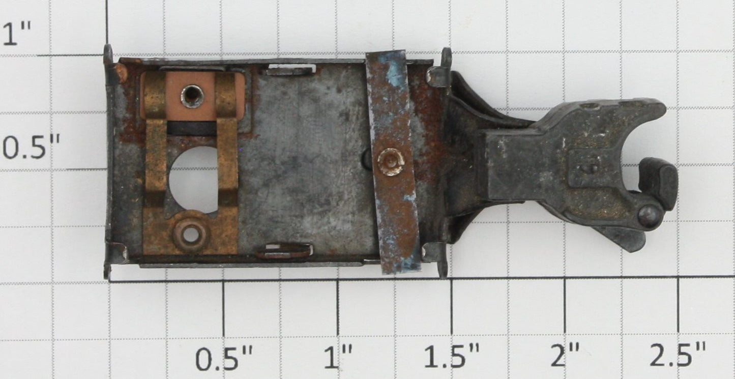 Lionel 483-2X Base Plate with Operating Coupler and Tab