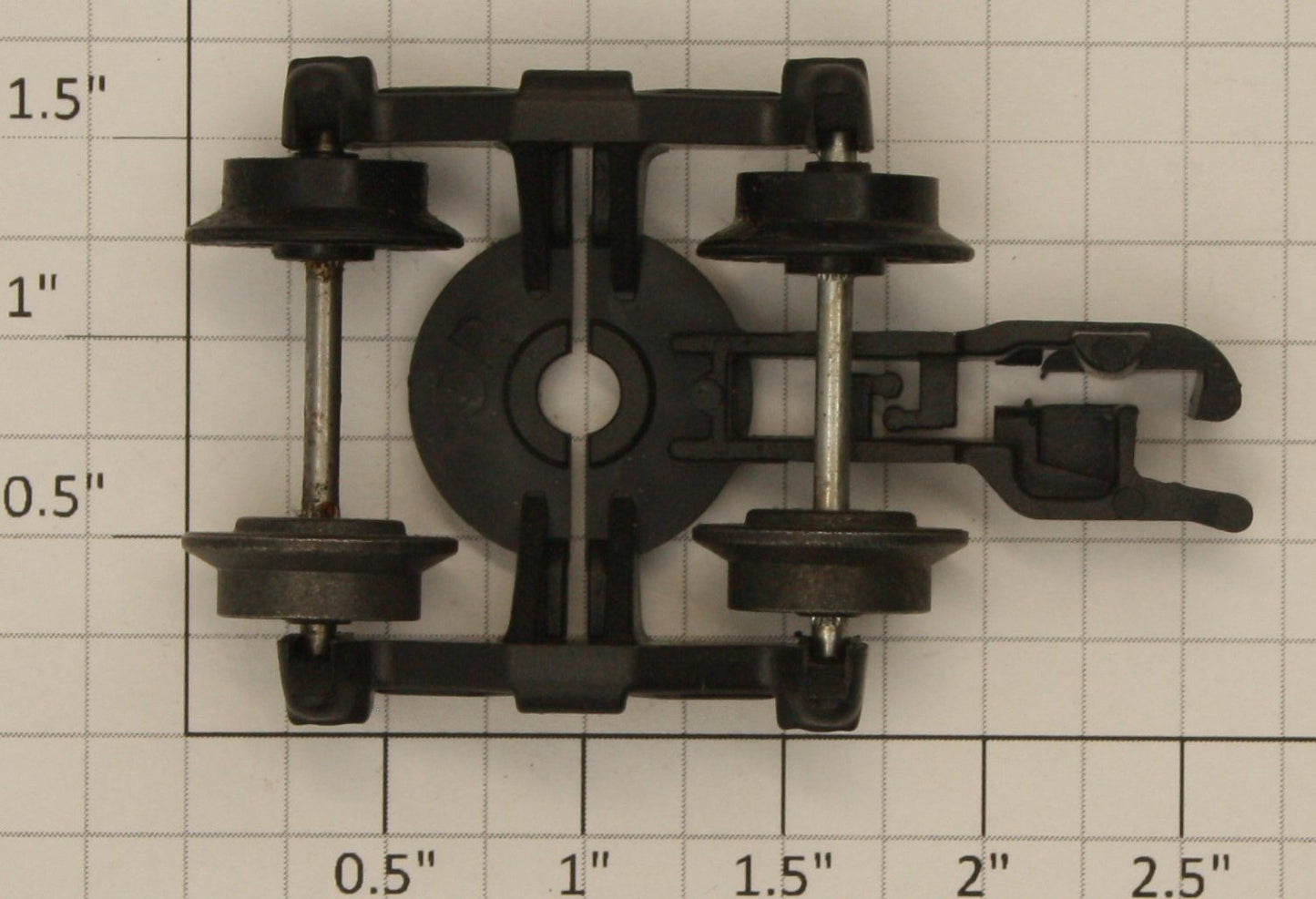 American Flyer XA30A050 Tender Truck with Coupler and Metal/Plastic Wheels
