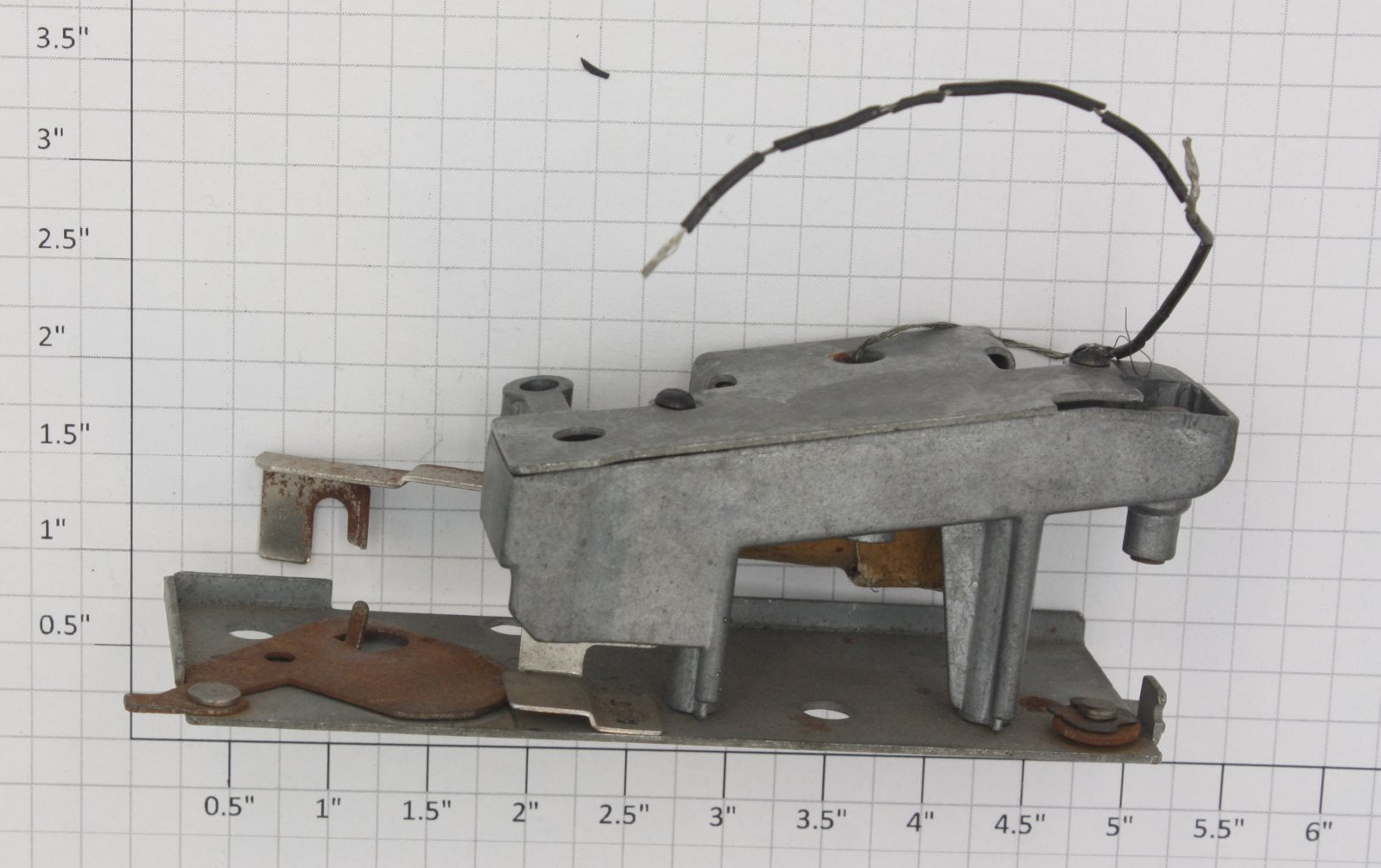 Lionel 3472-33 Milk Car Mechanism without Sweep Arm (3472-24)
