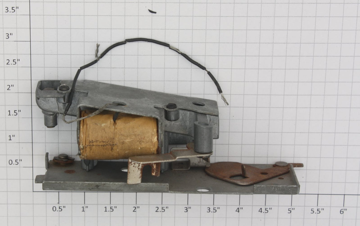 Lionel 3472-33 Milk Car Mechanism without Sweep Arm (3472-24)