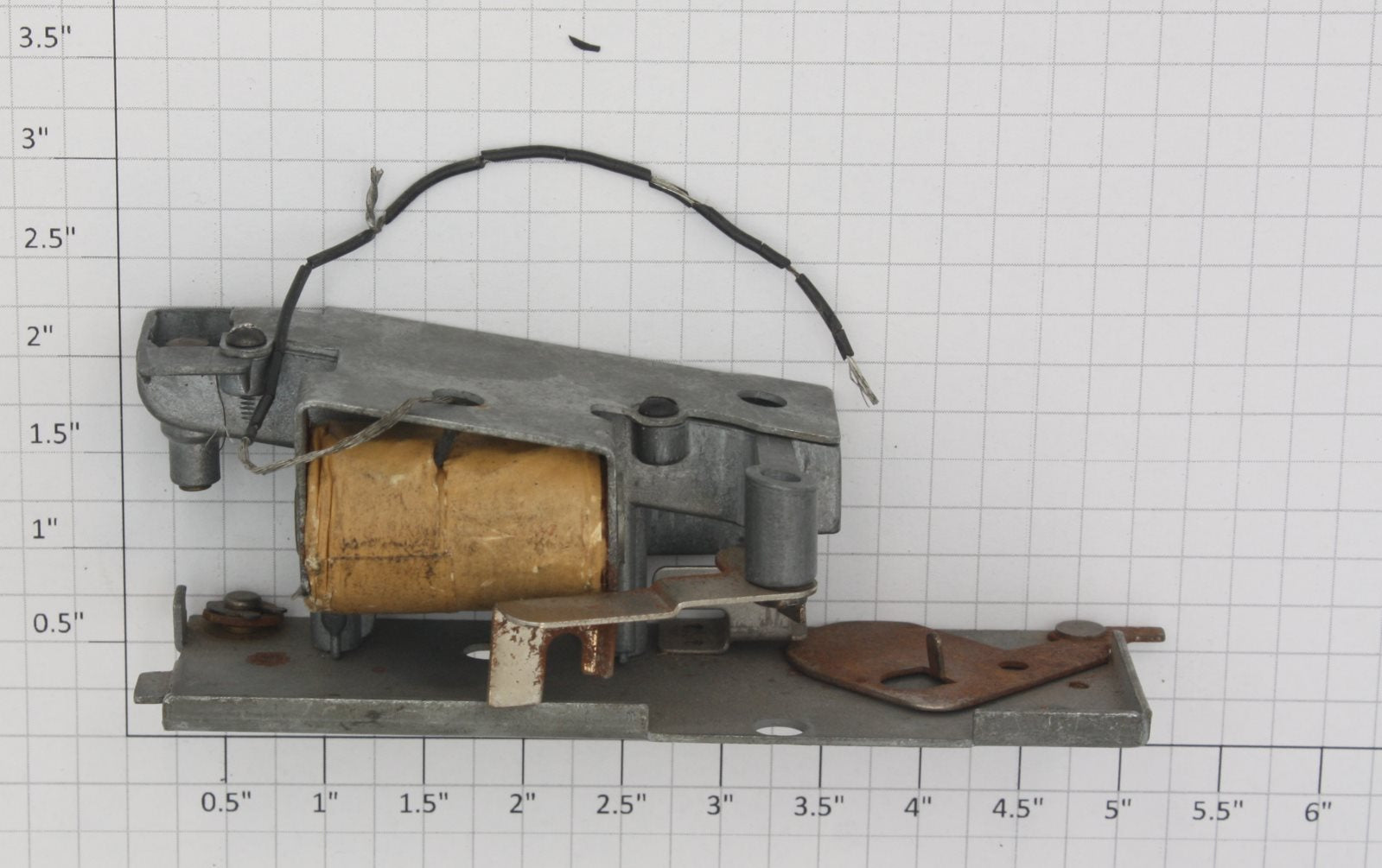 Lionel 3472-33 Milk Car Mechanism without Sweep Arm (3472-24)