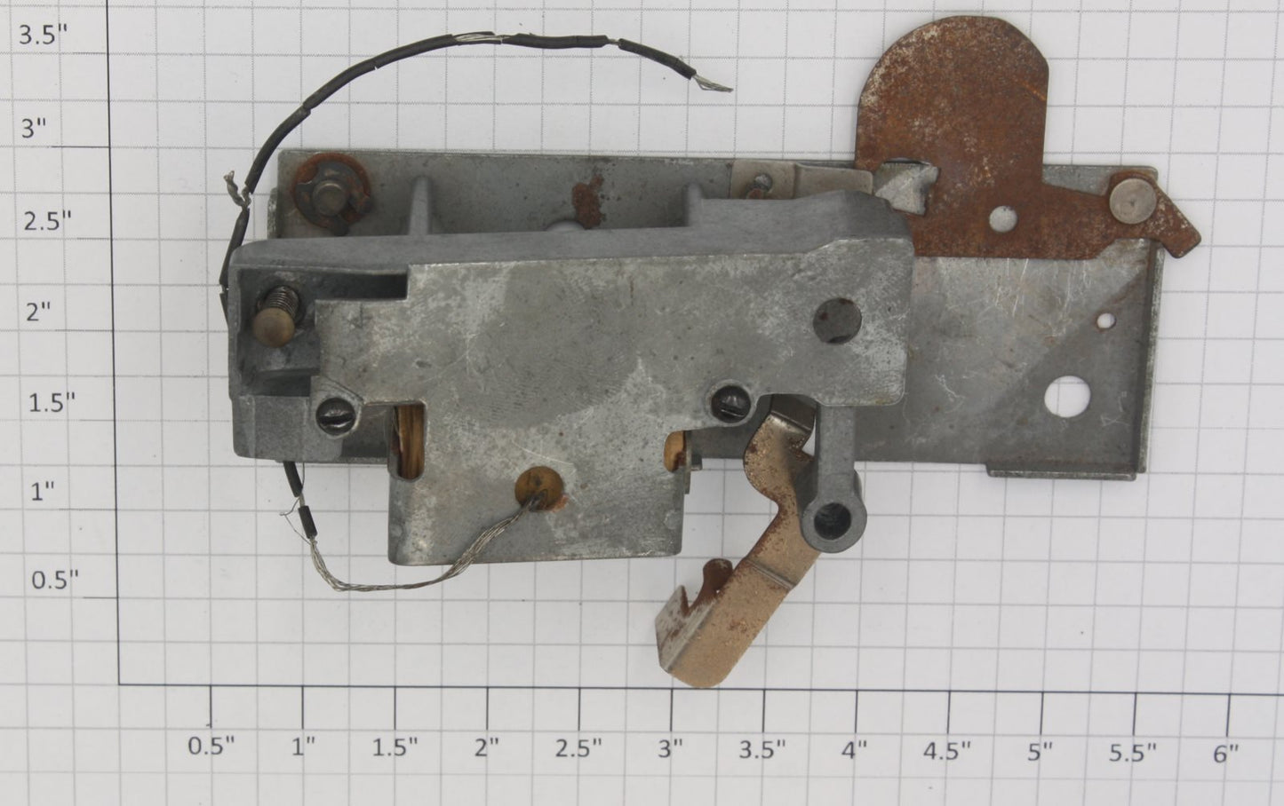 Lionel 3472-33 Milk Car Mechanism without Sweep Arm (3472-24)