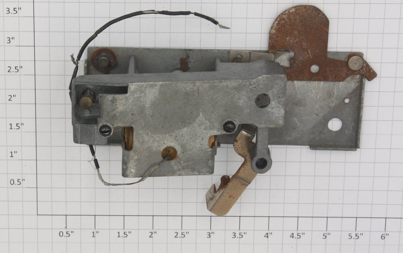 Lionel 3472-33 Milk Car Mechanism without Sweep Arm (3472-24)