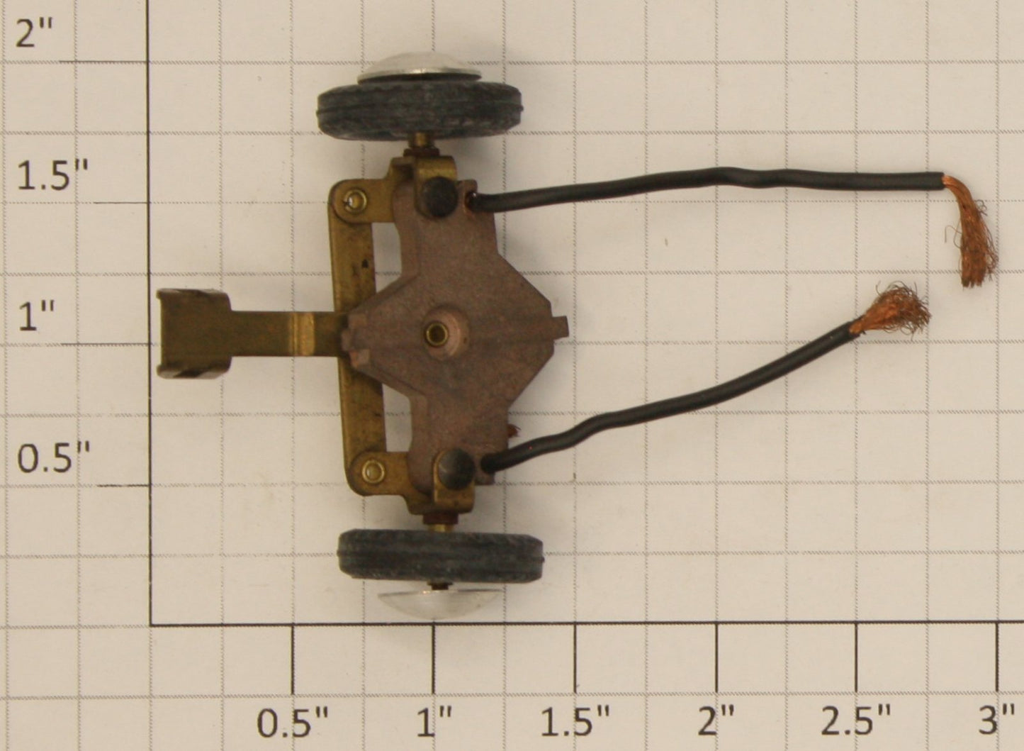 American Flyer XA16B112 Front End Steering Mount with Wheels and Tires