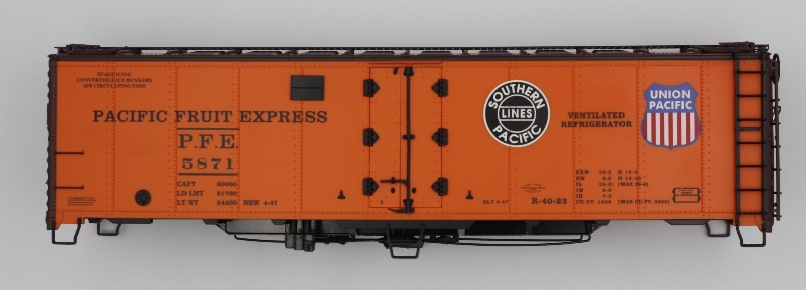 Lionel 83547-2 #5871 Pacific Fruit Express Steel-Sided Reefer Body