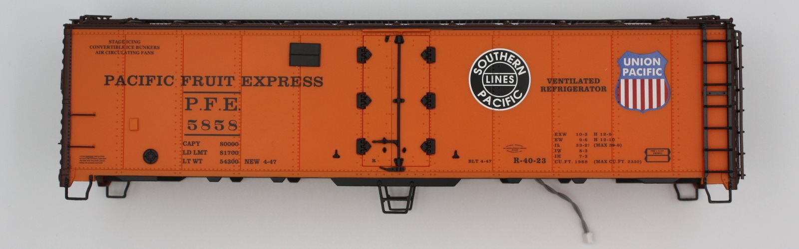 Lionel 83546-2 #5858 Pacific Fruit Express Steel-Sided Reefer Body