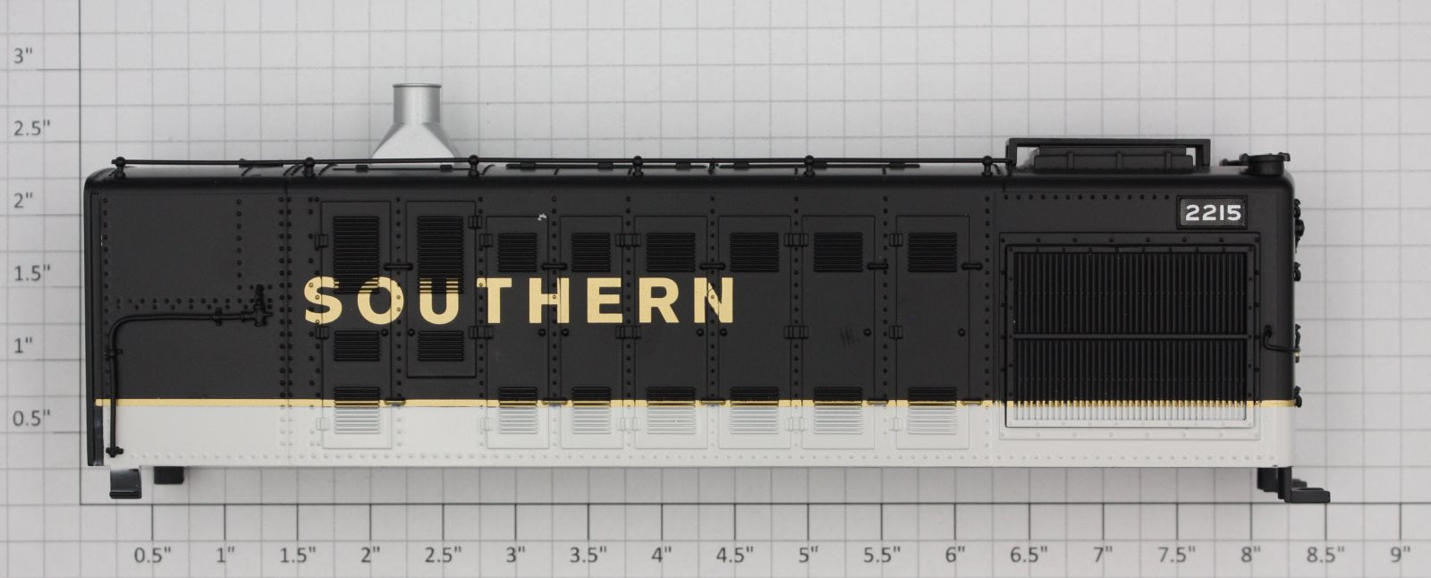 Lionel 38486-007 Alco S-2 Southern RR Shell without Cab #2215 – Trainz