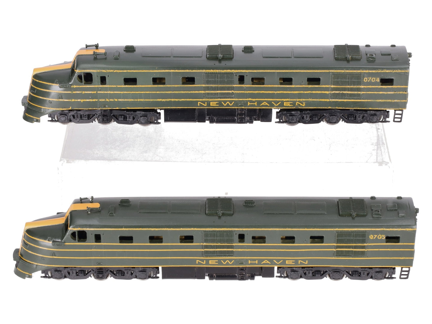 Athearn DL-109 HO Scale New Haven Locomotive #0704 & #0705 Painted/Box