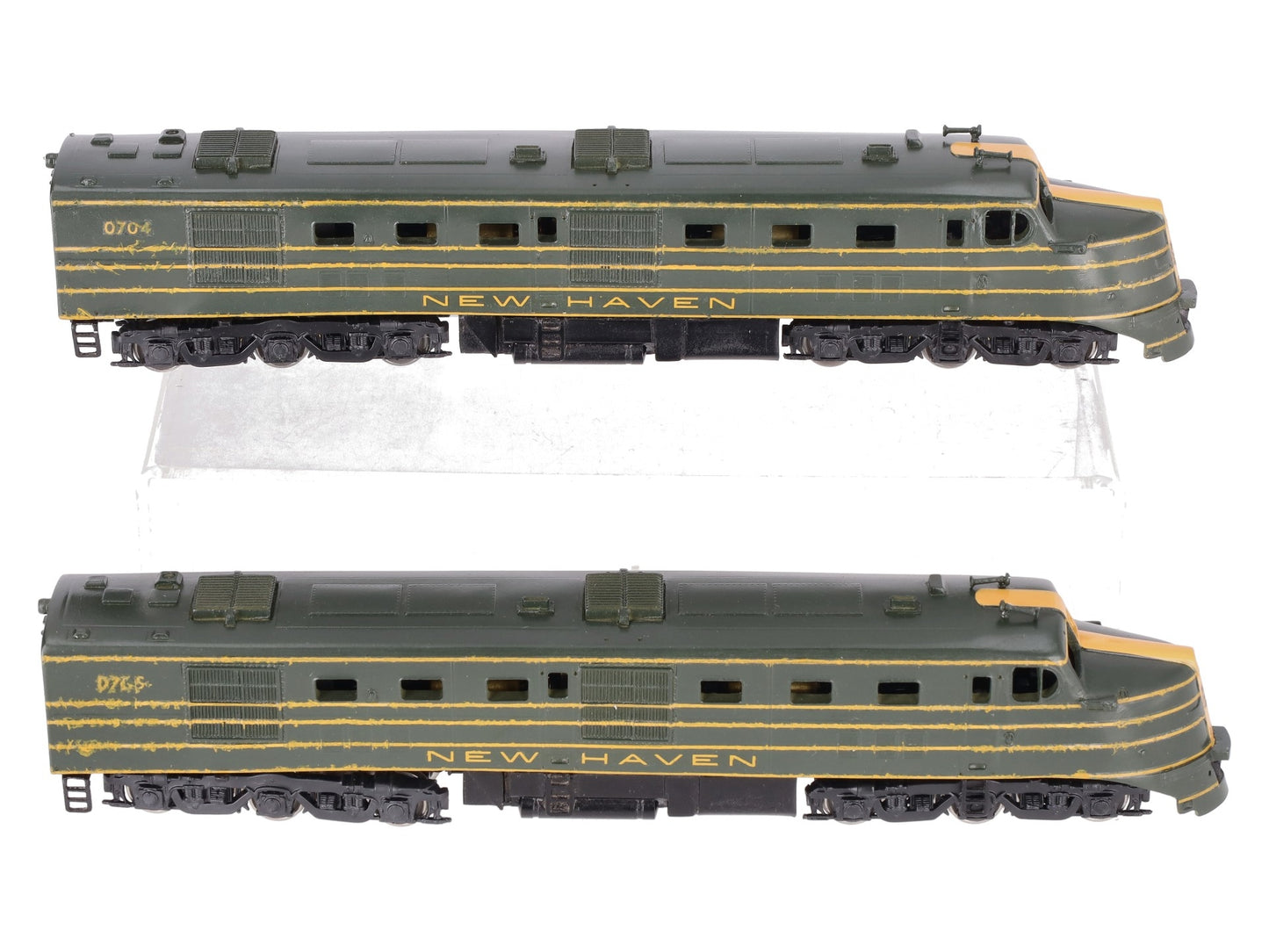 Athearn DL-109 HO Scale New Haven Locomotive #0704 & #0705 Painted/Box