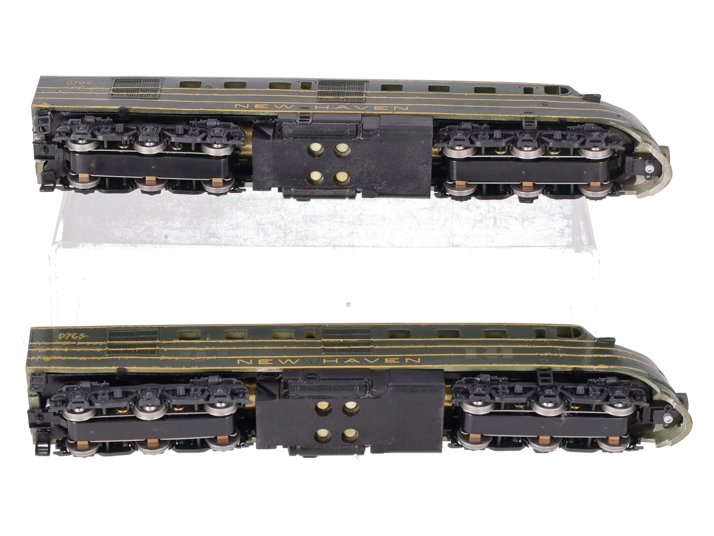 Athearn DL-109 HO Scale New Haven Locomotive #0704 & #0705 Painted/Box
