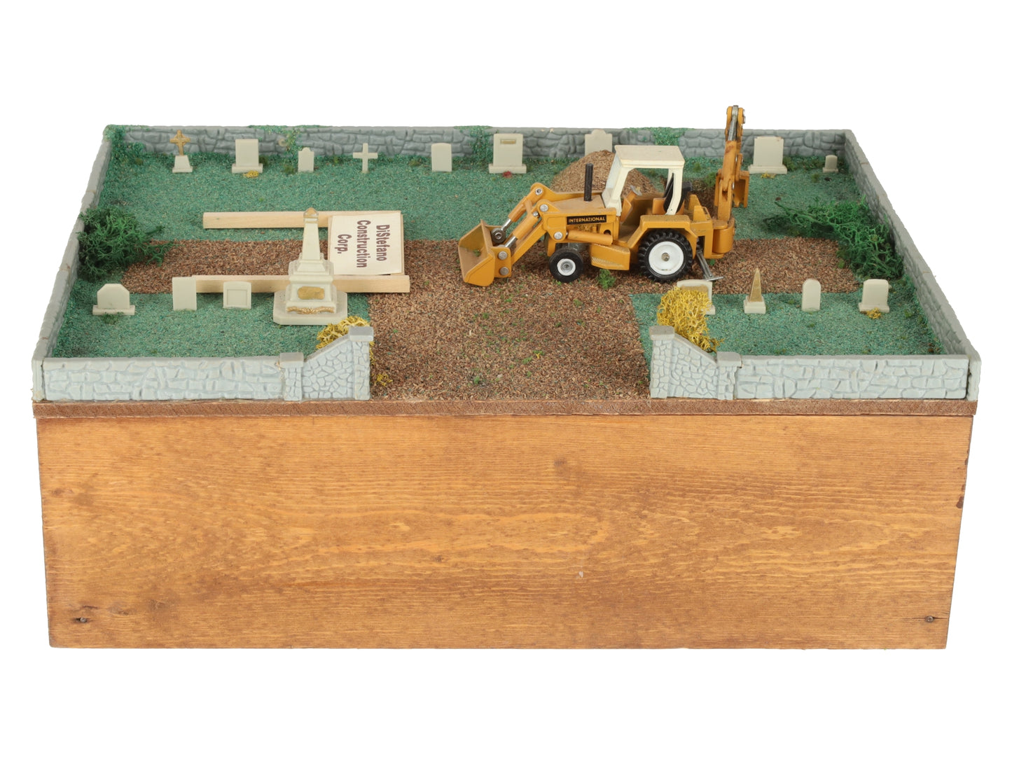 Ho Scale Custom Wooden Base Motorized Grave Digger Layout Section EX