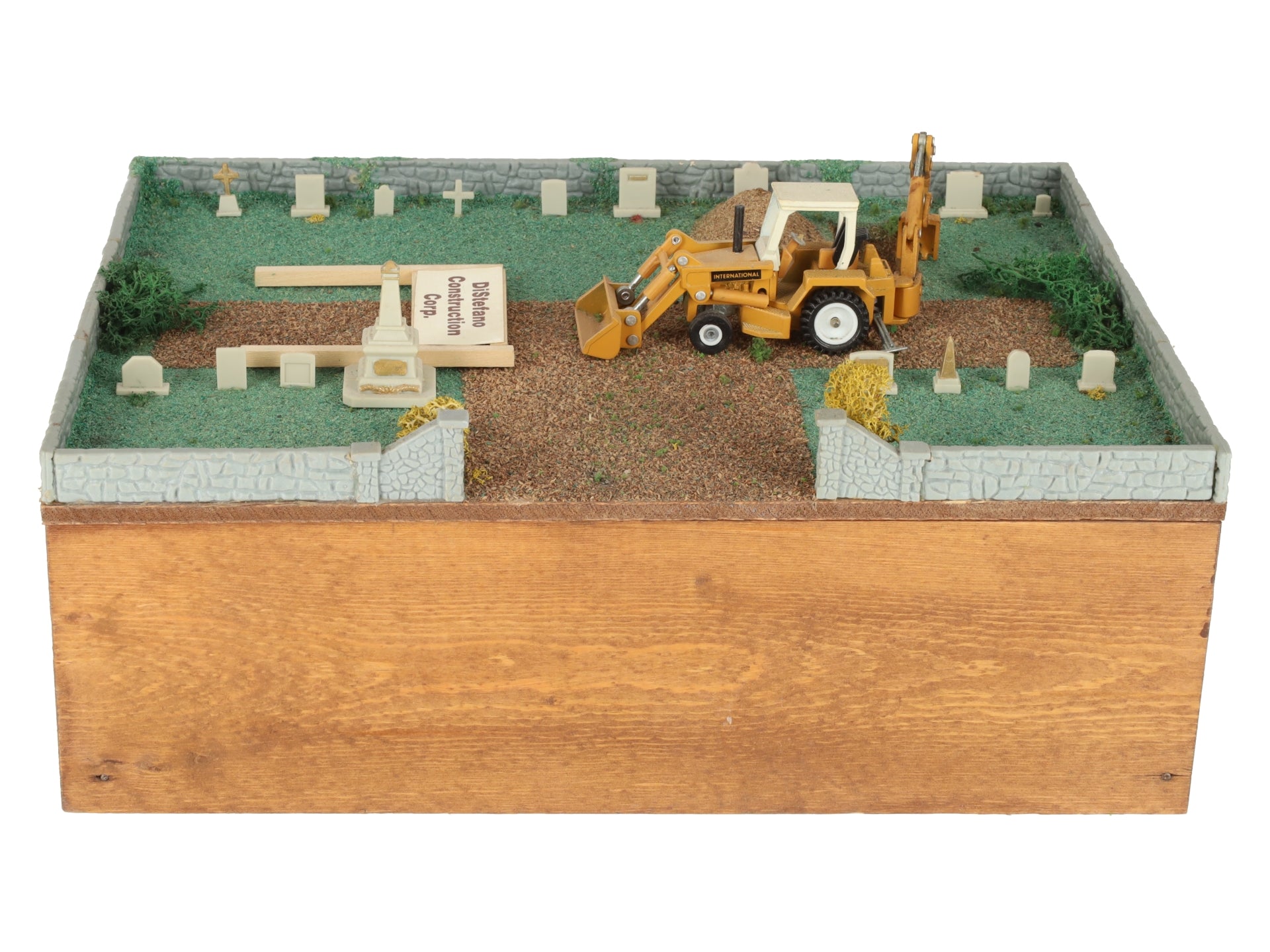 Ho Scale Custom Wooden Base Motorized Grave Digger Layout Section EX