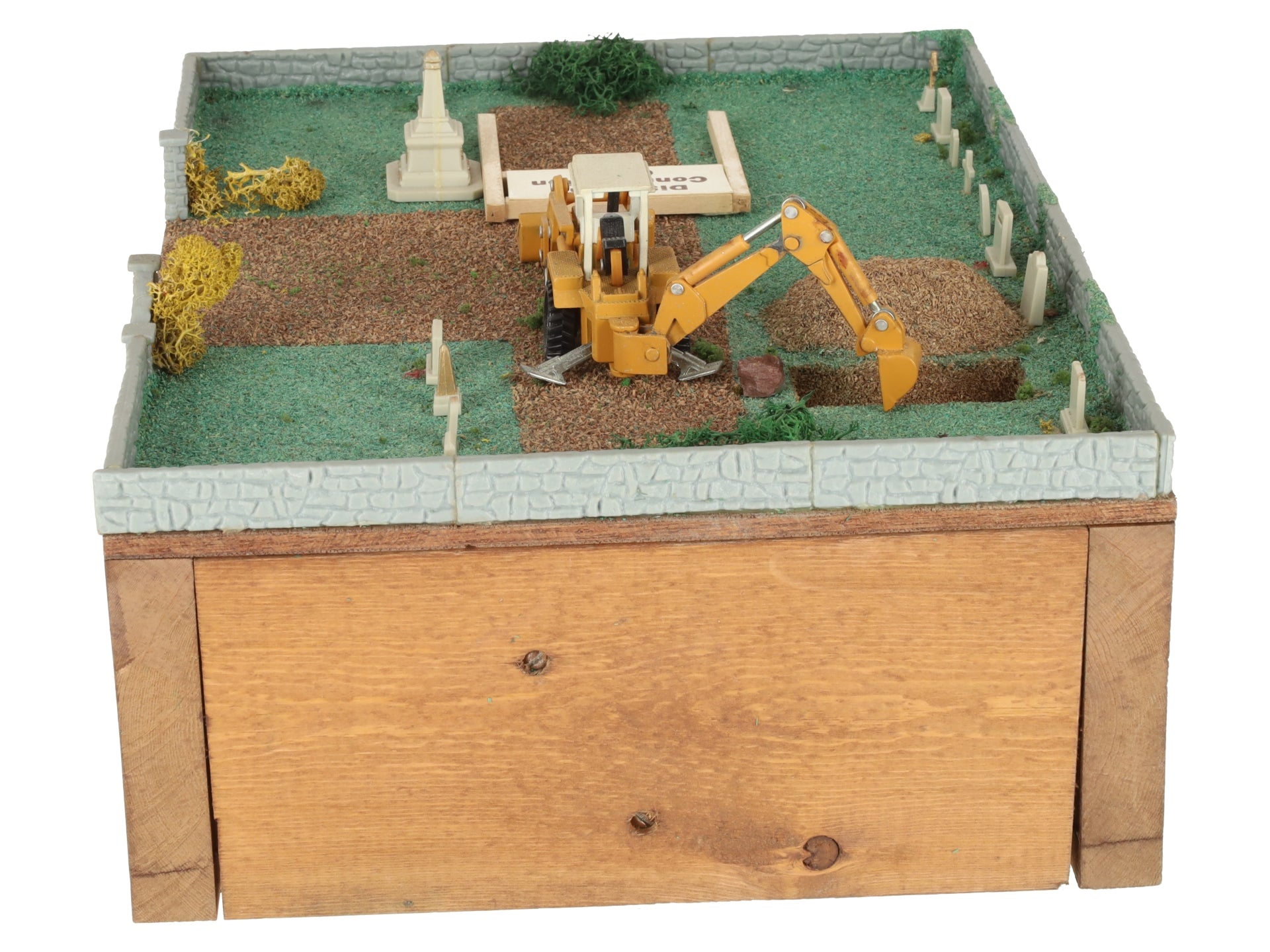 Ho Scale Custom Wooden Base Motorized Grave Digger Layout Section EX