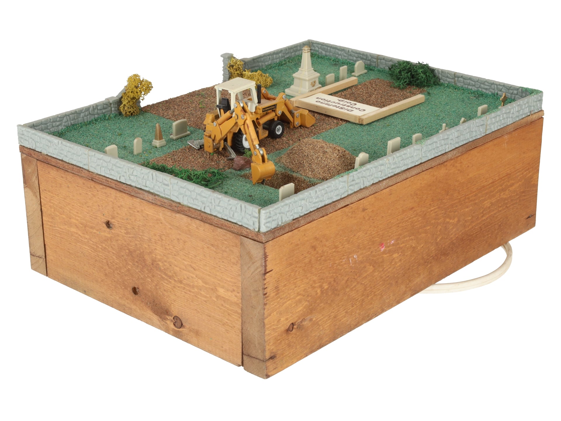 Ho Scale Custom Wooden Base Motorized Grave Digger Layout Section EX
