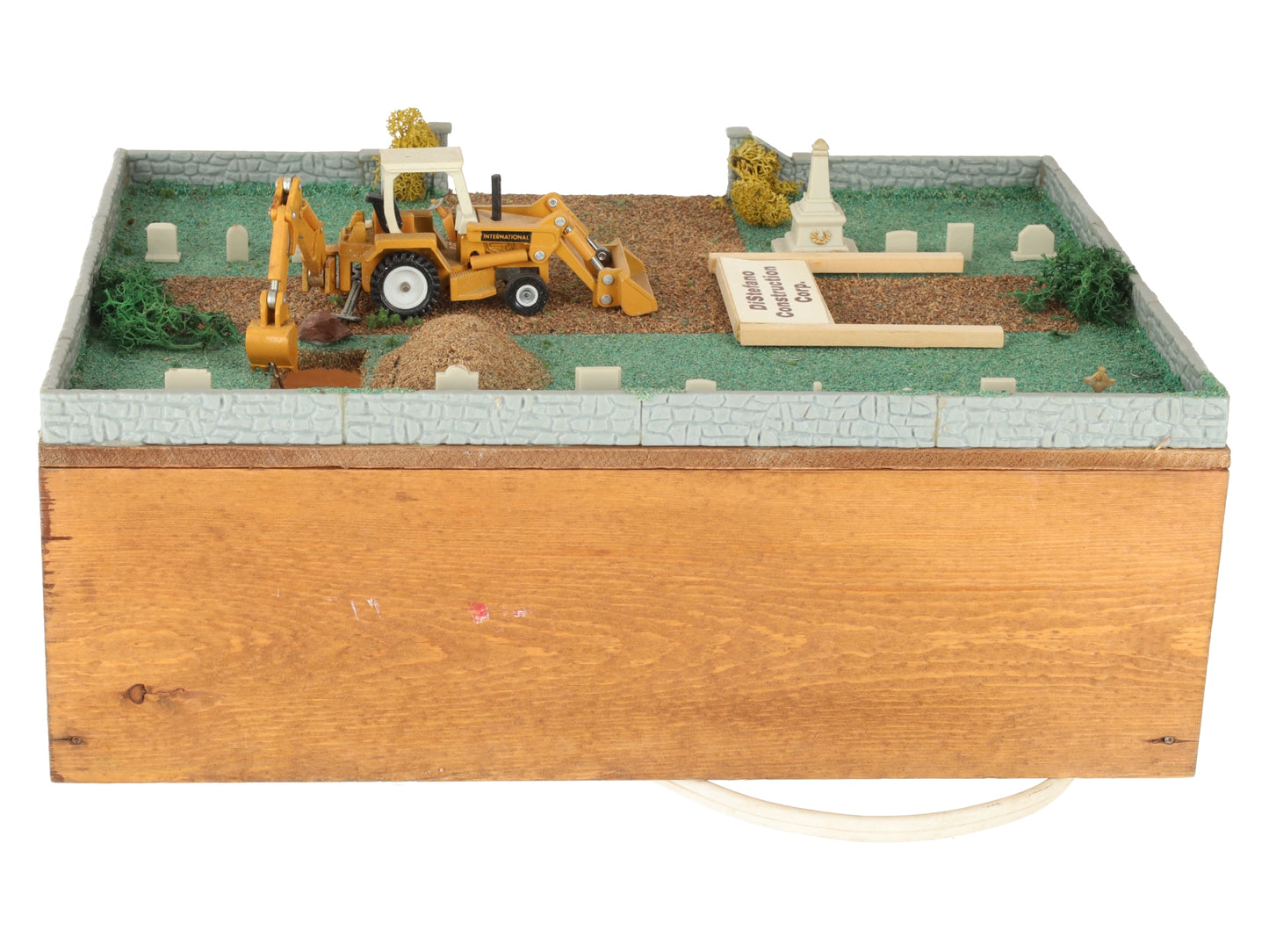 Ho Scale Custom Wooden Base Motorized Grave Digger Layout Section EX