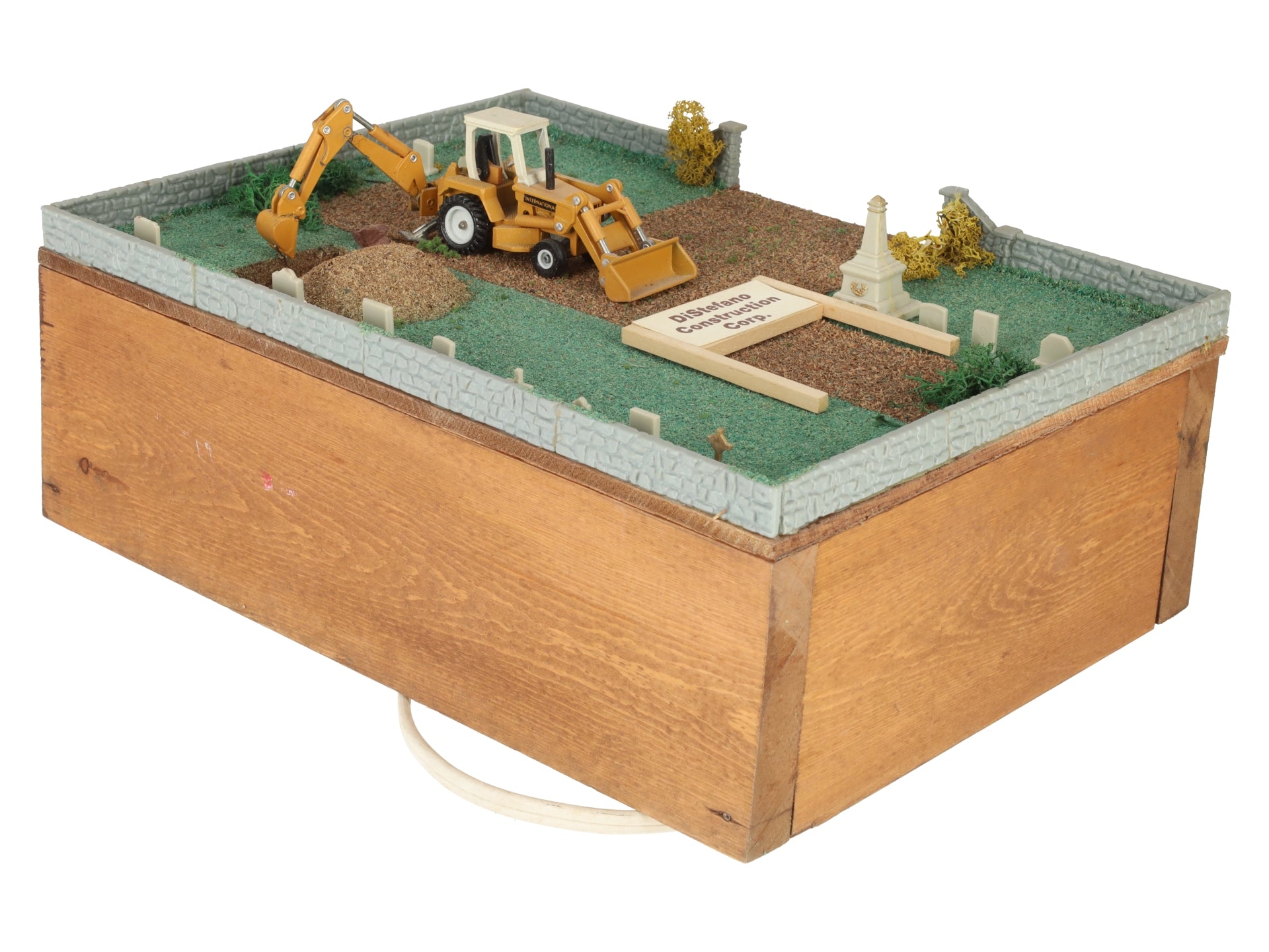 Ho Scale Custom Wooden Base Motorized Grave Digger Layout Section EX