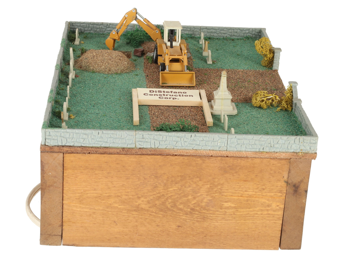 Ho Scale Custom Wooden Base Motorized Grave Digger Layout Section EX
