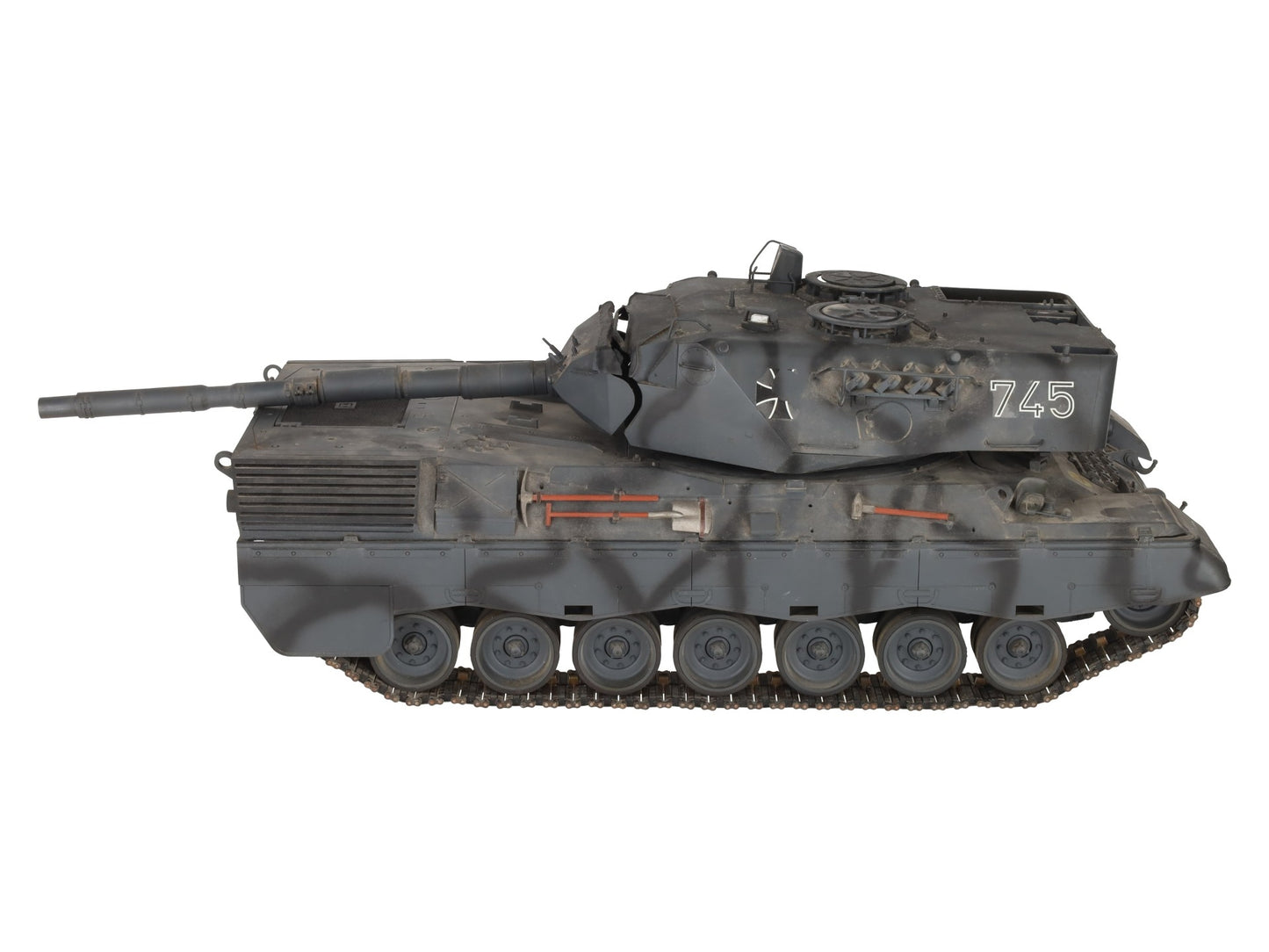 Tamiya 1:16 Scale Leopard 2 A4 Tank Kit VG
