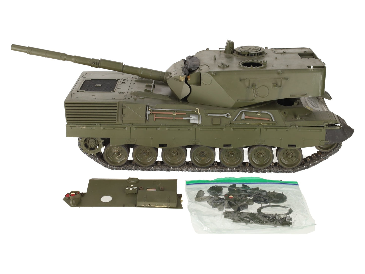 Tamiya 1:16 Scale Leopard 2 A4 Tank VG