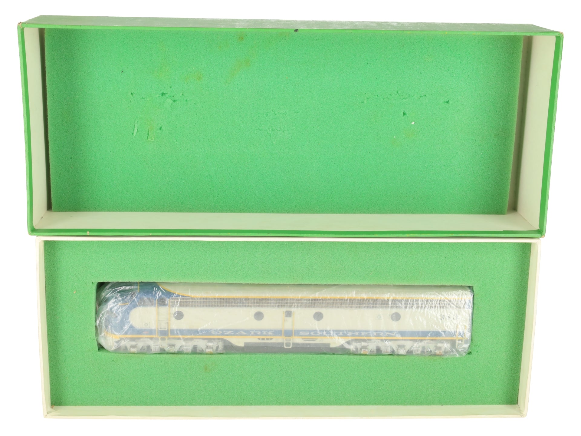Overland OMI-1766 S Scale BRASS EMD E8/9 Powered A Unit Diesel -Painted/Box