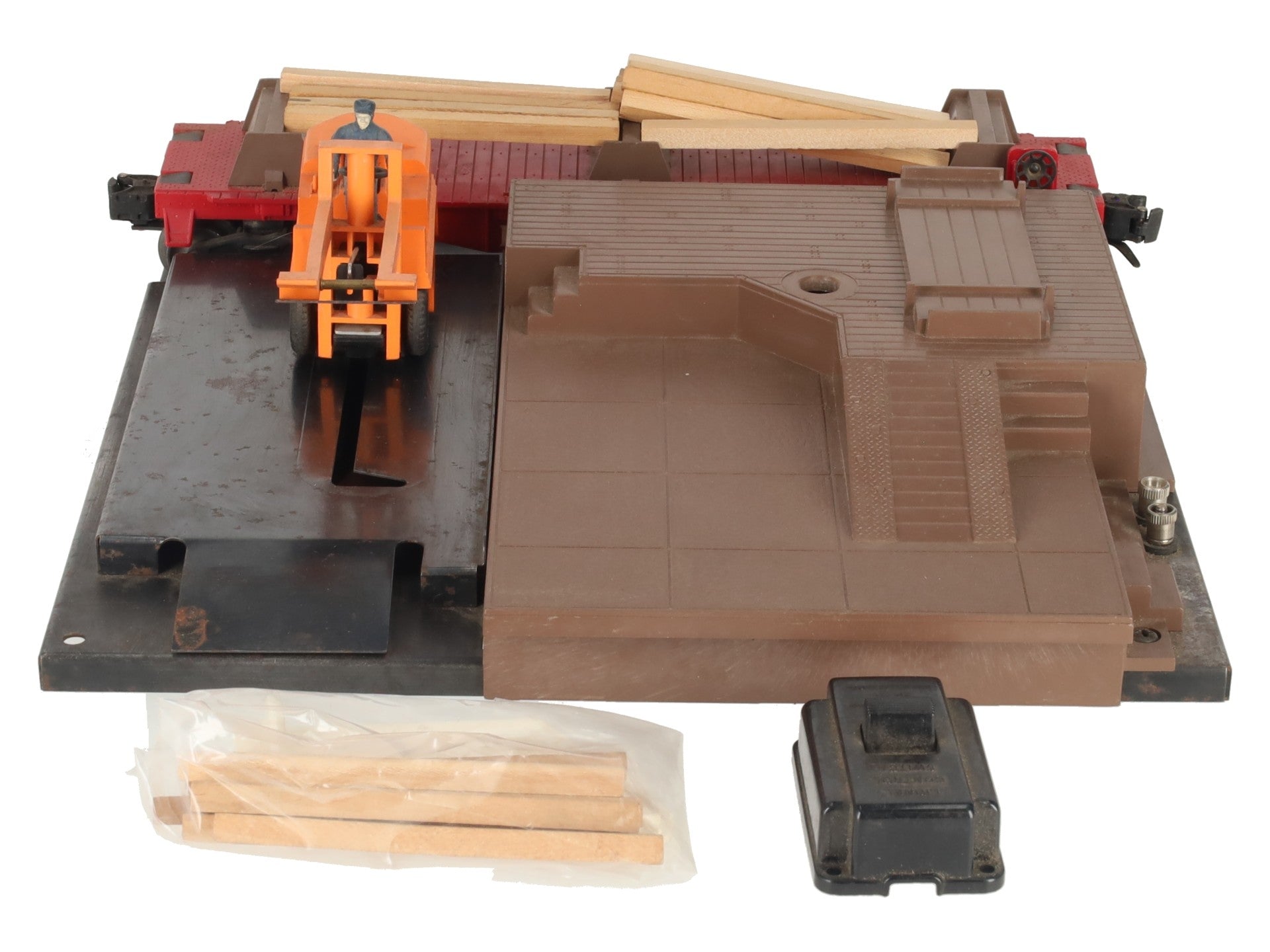 Lionel 264 Vintage O Operating Forklift Platform with 6264 Lumber Car VG